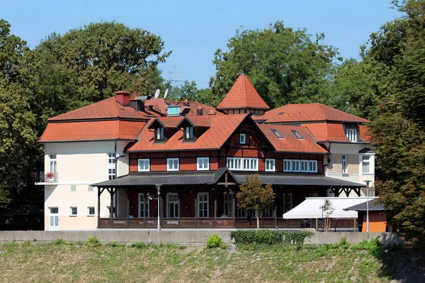 Nově Postavený Hrad Většinou Dřevěný Místní Hotel Postavený Tradičním Stylu — Stock fotografie