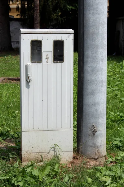 Estrecho Pequeño Metro Eléctrico Plástico Gris Bloqueado Caja Fusibles Junto — Foto de Stock