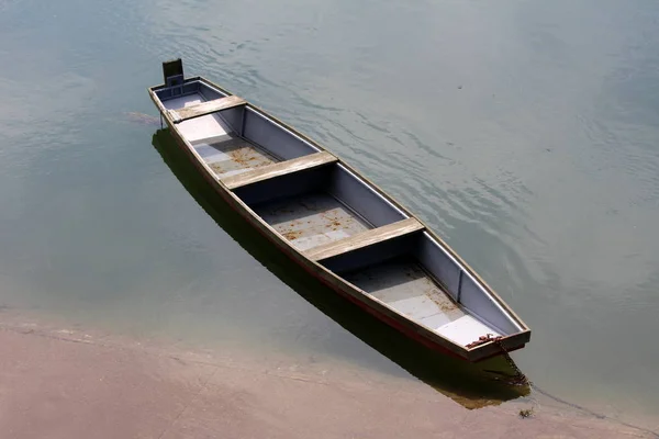 Barco Fluvial Madera Hecho Tablas Madera Ruinas Con Partes Metálicas — Foto de Stock