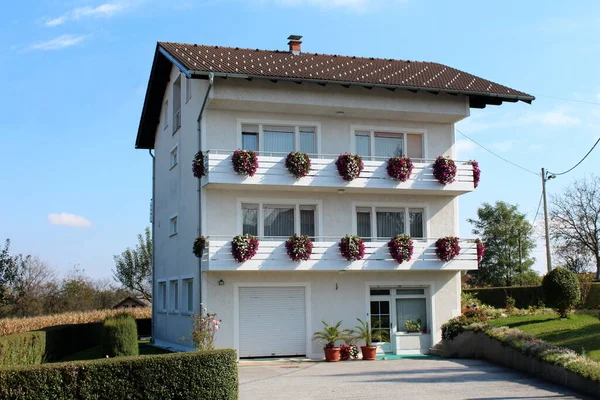 Narrow Suburban Family House Two Long Front Balconies Filled Flowers — Stock Photo, Image