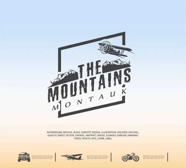 Logotipo de viaje, concepto de turismo, gráficos vectoriales, emblema del deporte extremo, paisaje con vista a la montaña — Vector de stock