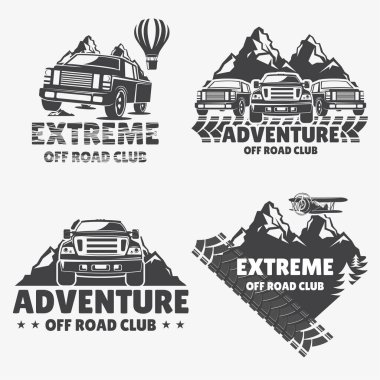 Bir grup off-road arabası, vektör seti. Seyahat ve eğlence logoları dağlar ve balonların arka planında arabalar. Sıra dışı seyahat