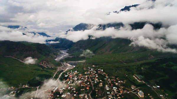 Cidade em montanhas, Geórgia — Fotografia de Stock