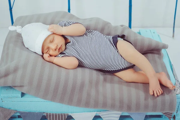 Retrato Lindo Bebé Durmiendo Traje Cuerpo Sombrero — Foto de Stock