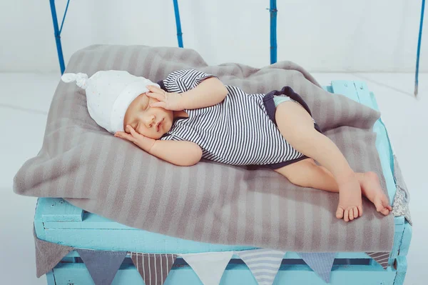 Retrato Lindo Bebé Durmiendo Traje Cuerpo Sombrero —  Fotos de Stock