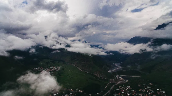 Green cloudy mountains — Stock Photo