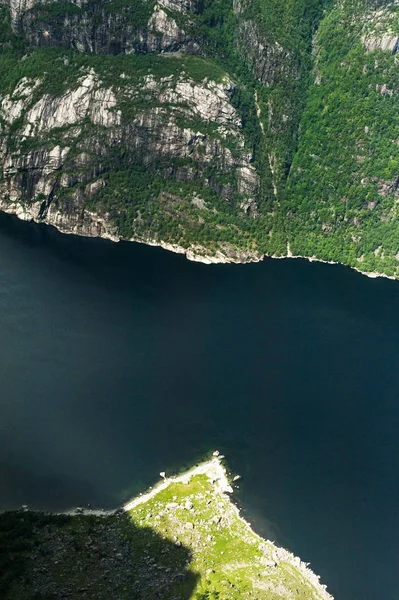Rivières et montagnes norvégiennes — Photo de stock