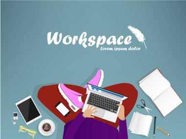 Çalışma alanı'na bir adam ile bir dizüstü bilgisayar üzerinde Üstten Görünüm