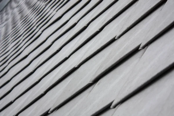 üst üste gelen metal kiremit