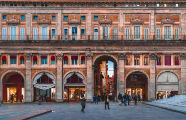 Bologna, İtalya, Piazza Maggiore içinde 17 Şubat insanlar