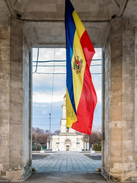 República da Moldávia Bandeira no centro de Chisinau — Fotografia de Stock