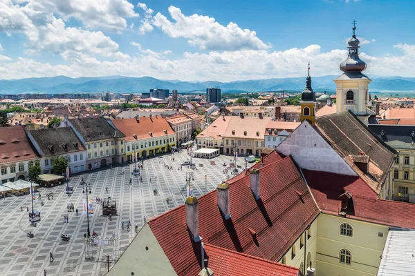 Vista general de Sibiu, vista desde arriba, Transilvania, Rumania, julio — Foto de Stock