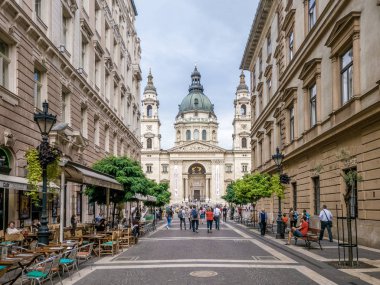 Budapeşte, Macaristan. Zrinyi Utca caddesine yakın ve Saint Stephen Bazilikası