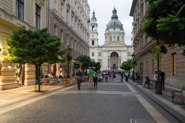 Budapeşte, Macaristan. Zrinyi Utca caddesine yakın ve Saint Stephen Bazilikası
