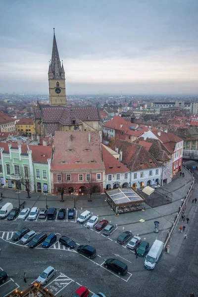 Sibiu, Rumania, 2017 - La Iglesia Evangélica en la Plaza Huet en — Foto de Stock