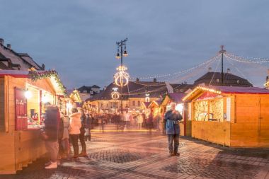2017 Noel pazarı Sibiu ana Meydanı, Transilvanya, Romani