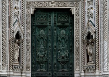 Floransa'nın Katedrali, Duomo - mimari ve ana kapı detay