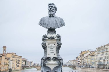 Benvenuto Cellini Ponte Vecchio Yaylası girişindeki nitelikli anıt. Yapmacıklık en önemli sanatçılarından biriydi