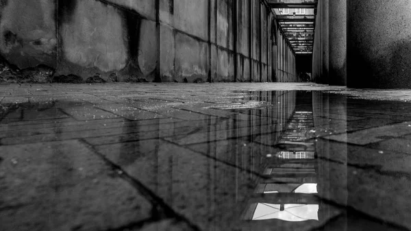 Water reflection in a narrow hall in Copenhagen. — Stock Photo, Image