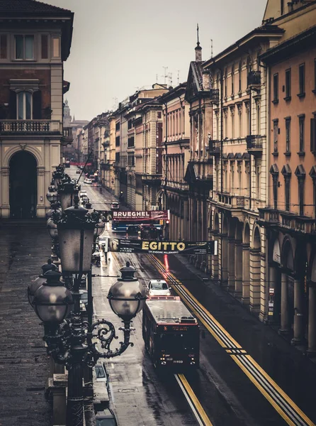 BOLOGNA, ITALY - 15 FEBRUARY, 2016: Via dell'Indipendenza street in Bologna during a light rain. — Stock Photo, Image