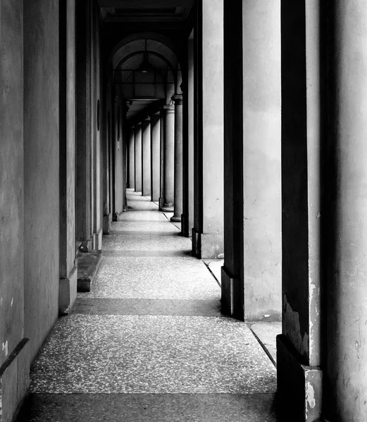 Portico, sheltered walkway, in Bologna with its almost 40 kilometres of porticos. Bologna is a unique city in the world — Stock Photo, Image