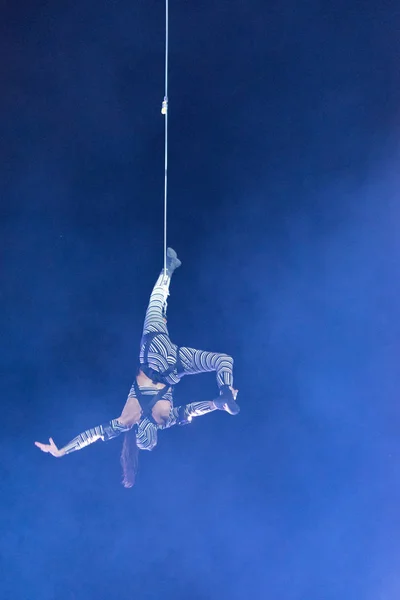 SIBIU, ROMANIA - 19 JUNE 2016: A Member of the Muare Experience Duchamp Pilot performing in the Big Square, during Sibiu International Theatre Festival in Sibiu, Romania — Stock Photo, Image