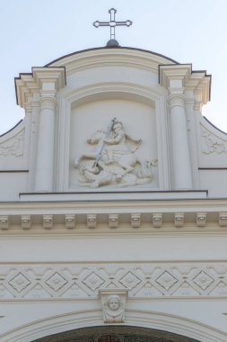 Romanya 'nın Iasi kentindeki Metropolitan Katedrali. Romanya 'nın en büyük tarihi Ortodoks kilisesidir. Iasi 'de güneşli bir yaz gününde mavi gökyüzü olan tarihi bir kilise. Iasi Katedrali.