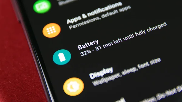 Kolozsvár Románia 2019 Július Akkumulátor Android Beállítások Menüben Akkumulátor Szemléltető Stock Fotó
