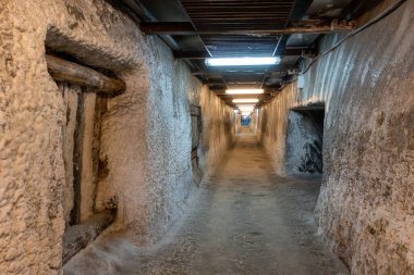 Salina Turda, Romanya - 22 Aralık 2019: Romanya 'daki Salina Turda tuz madeninde tünel. Salina Turda illüstrasyon editörü. Salina Turda editör.