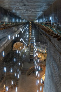 Salina Turda, Romanya - 22 Aralık 2019: Romanya 'daki Salina Turda tuz madenindeki ana salon Rudolf madeni. Salina Turda illüstrasyon editörü. Salina Turda editör.