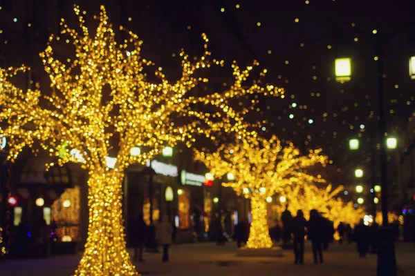 Sokak, renkli tatil bokeh ışıkları Noel süsleri