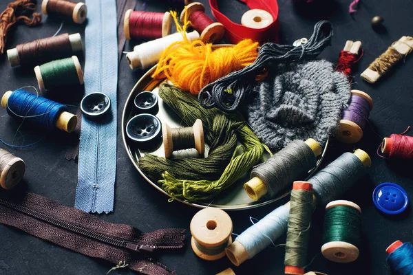 Accesorios Kit Costura Para Artesanía Costura Mesa Piedra Oscura Hilos — Foto de Stock