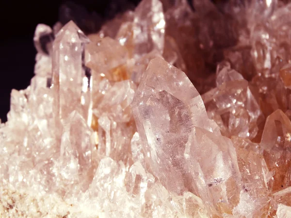 Cristalli geologici di cristallo di quarzo ametista — Foto Stock