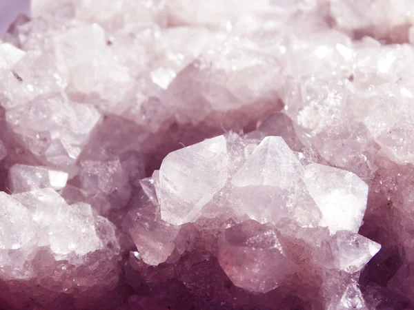 Cristales geológicos de geoda de cuarzo cristal de amatista — Foto de Stock