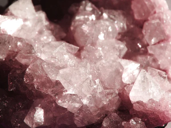 Cristales geológicos de geoda de cuarzo cristal de amatista —  Fotos de Stock