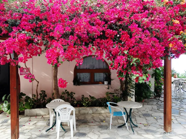 Hotel di lusso edificio balcone e terrazza santorini Grecia — Foto Stock