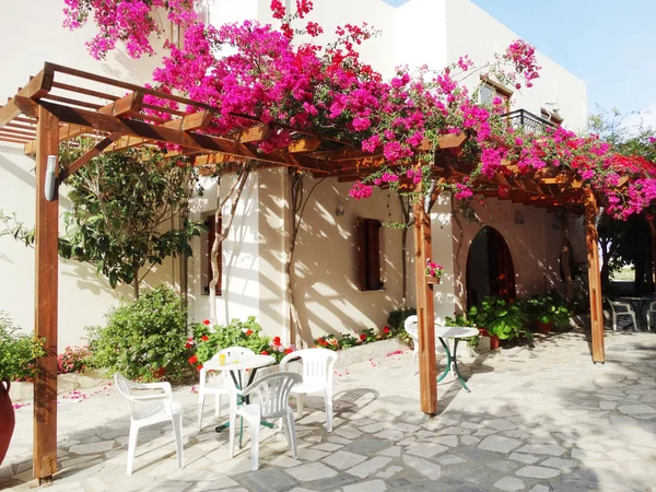 Hotel di lusso edificio balcone e terrazza santorini Grecia — Foto Stock