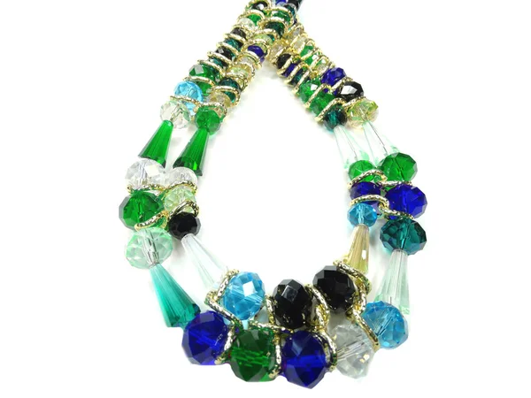 Ожерелье с яркими кристаллами ювелирных изделий — стоковое фото