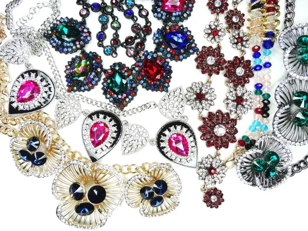 Collier bijoux avec fond de mode cristaux brillants — Photo