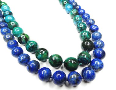 semigem kolye ile parlak kristal takı