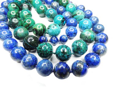 semigem kolye ile parlak kristal takı