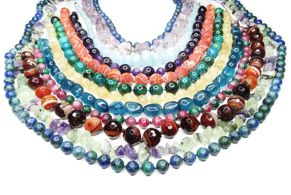Collar semigema con cristales brillantes joyería —  Fotos de Stock