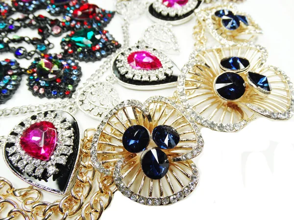 Collar de joyas con cristales brillantes fondo de moda —  Fotos de Stock