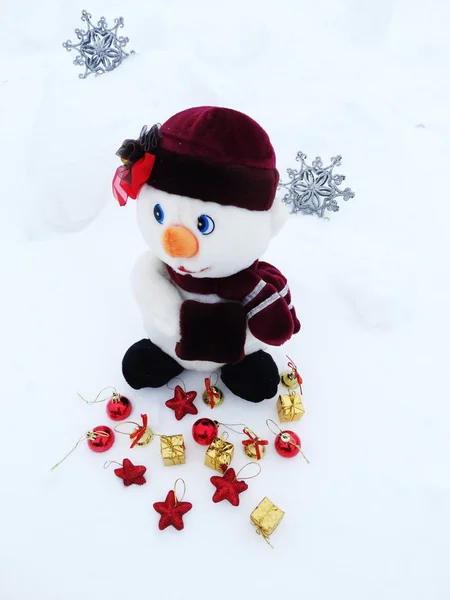 Bonhomme de neige sur neige décoration de Noël — Photo