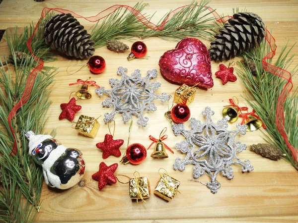 Boże Narodzenie dekoracje składu na podłoże drewniane — Zdjęcie stockowe