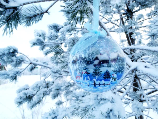 Composição de decoração de natal em fundo de abeto — Fotografia de Stock