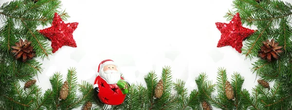 Boże Narodzenie ozdoba rama z gałęzi jodły i szyszki — Zdjęcie stockowe