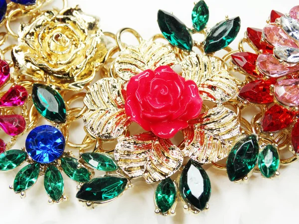 Šperky náhrdelník s jasným krystaly brož — Stock fotografie