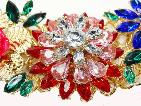 Collar de joyas con broche de cristales brillantes — Foto de Stock