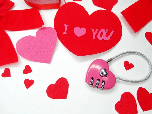 Wenskaart Valentijnsdag liefde sleutel tot begrip van het hart — Stockfoto